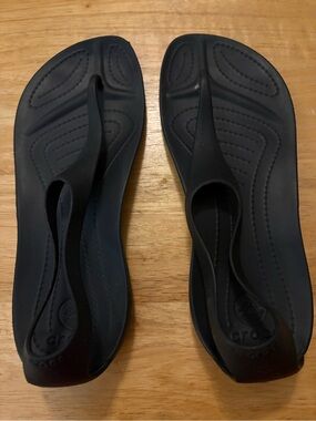 black Crocs Sexi Flip sandals, with a lightweight, one-piece Croslite design.